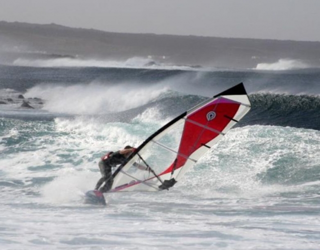  Windsurfing maneuvers 